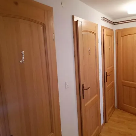 Valvasorjev Dom Pod Stolom * Zirovnica