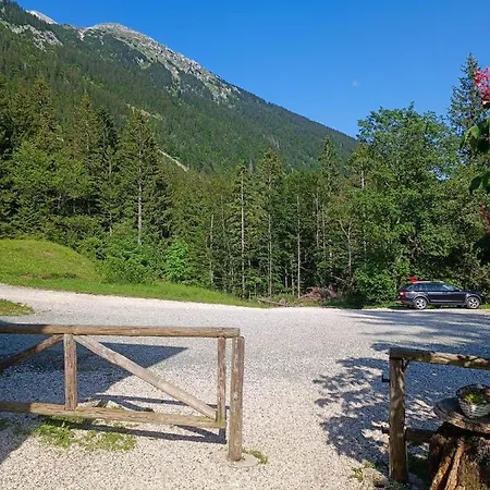 Valvasorjev Dom Pod Stolom Hostel Zirovnica