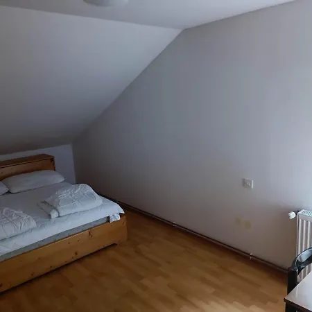 Valvasorjev Dom Pod Stolom Hostel Zirovnica
