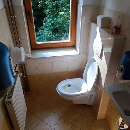 Valvasorjev Dom Pod Stolom Zirovnica