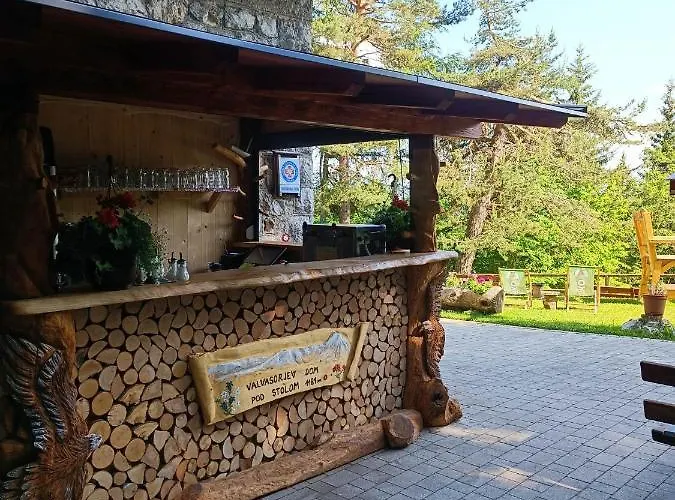 Auberge de jeunesse Valvasorjev Dom Pod Stolom