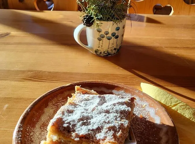 Valvasorjev Dom Pod Stolom Hostel Zirovnica