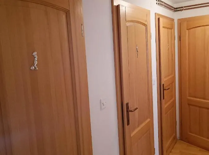 Valvasorjev Dom Pod Stolom * Zirovnica