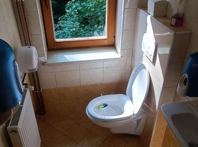 Valvasorjev Dom Pod Stolom Zirovnica